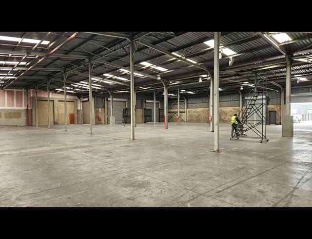 6,974M² WAREHOUSE TO LET IN HUGHES